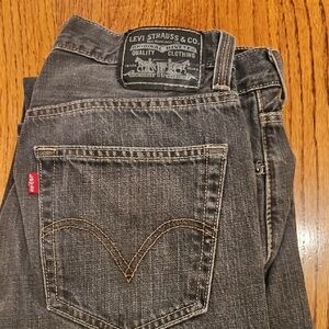 Levi's Men's Blackish Gray Straight Jeans with Contrast Stitching